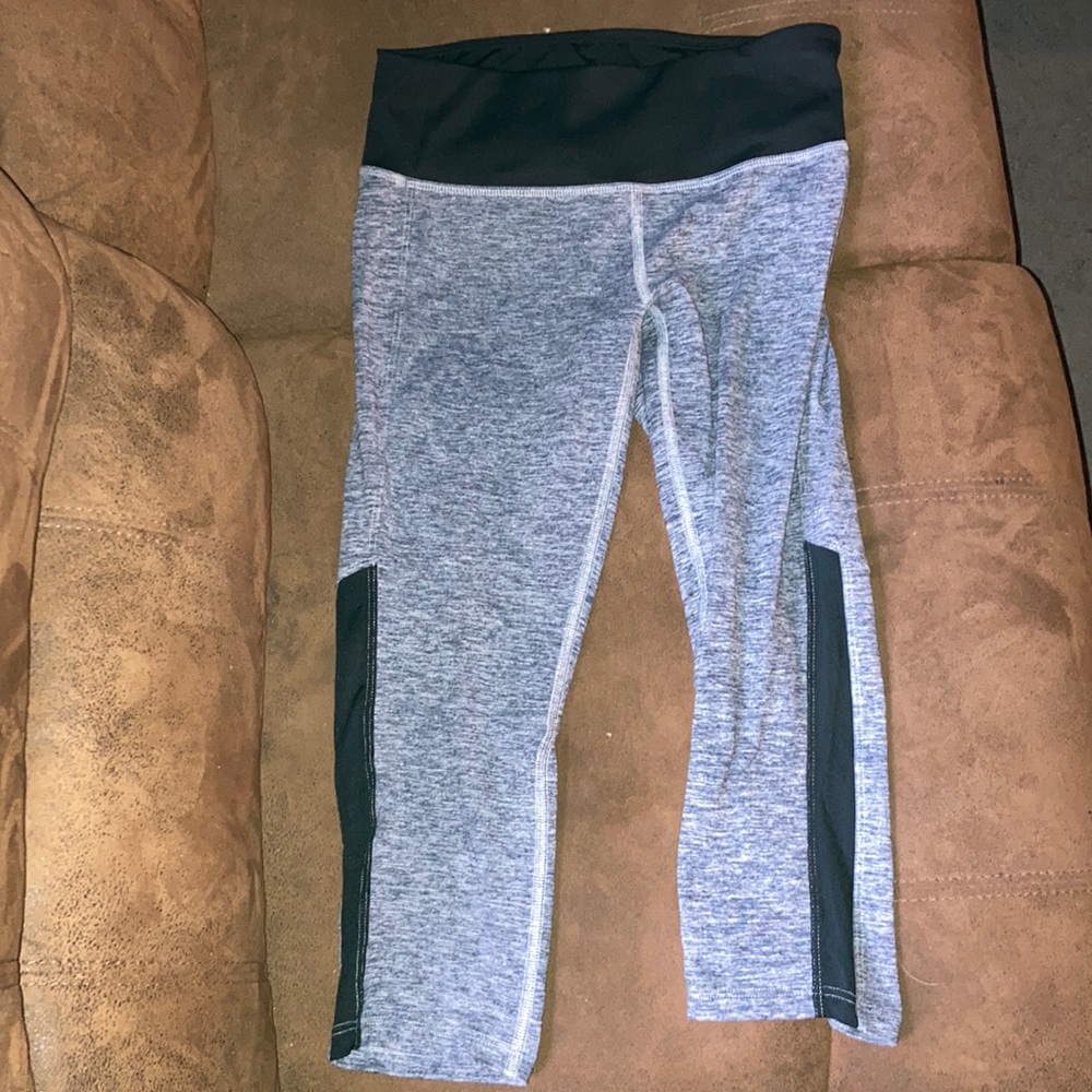Balance Capri Leggings Women Light Gray, Black
